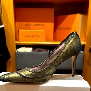 Charles David Metallic Dark Gold  Heels with Pointed Toe and Stiletto Heel